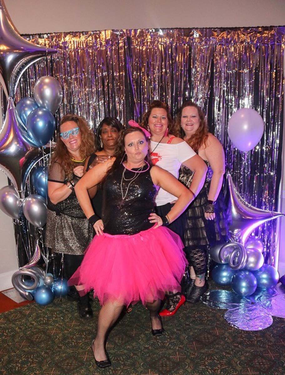 80S Theme Decorations - Take A Look At The 12 Best 40th Birthday Themes For Women Catch My Party / Decorating for an '80s party is easy as long as you take into account the styles of the time.
